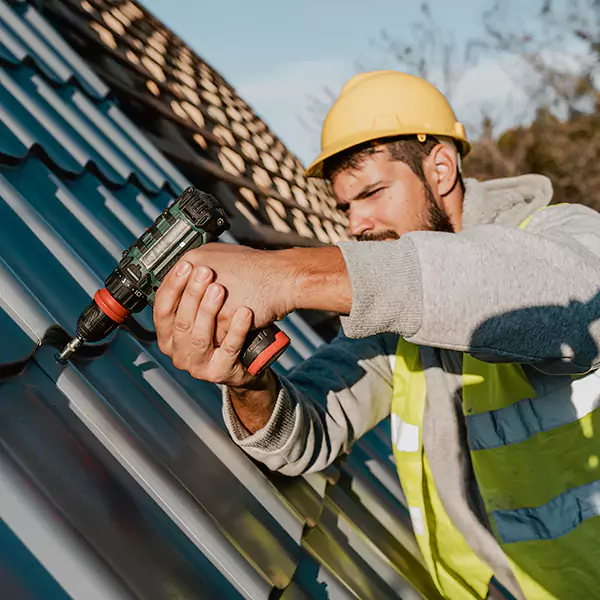 Why Champaign Homeowners Choose Champaign Roofing Pro for Steel Roof Repair Service?
